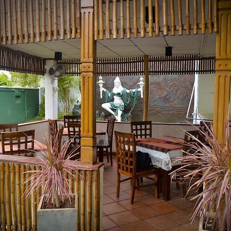 Yoho Mount Waves Hotel Colombo Exterior foto